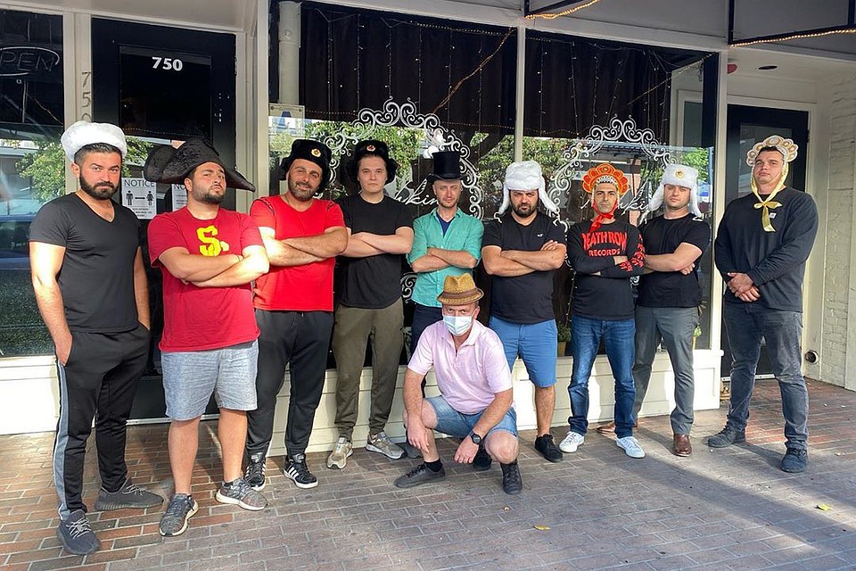 "Русская мафия во всеоружии для обороны". Фото:instagram.com/pushkinrestaurant