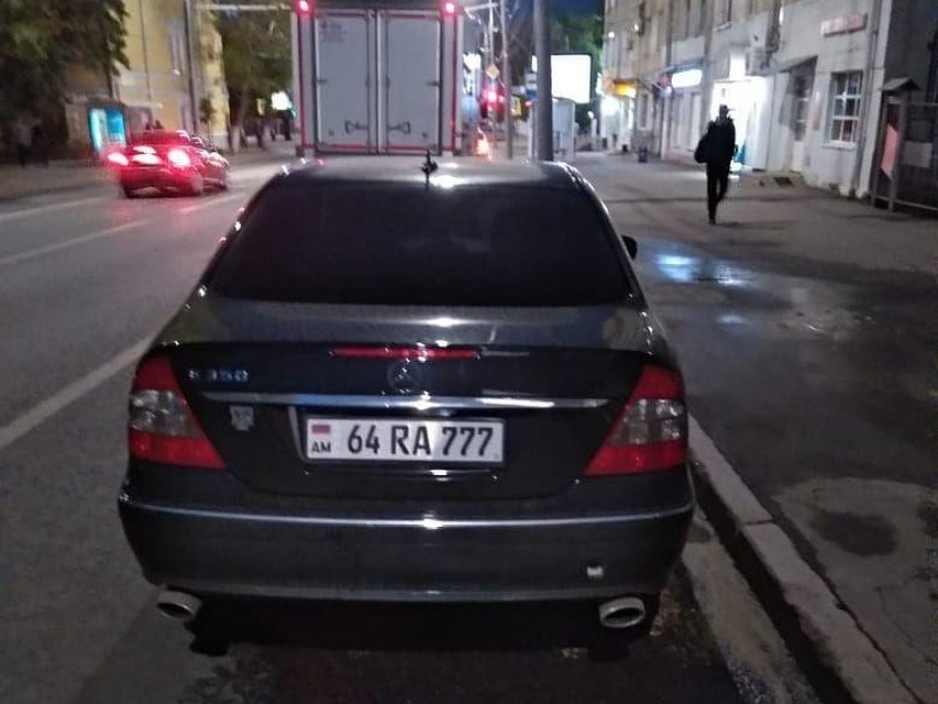 Автомобиль мешает начать ремонтные работы на водоводе. Фото ООО "КВС"