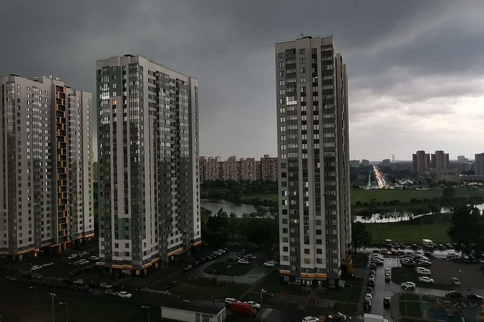 Непогода пришла в Санкт-Петербург с юго-запада. Одним из первых под ее удар попал Фрунзенский район.