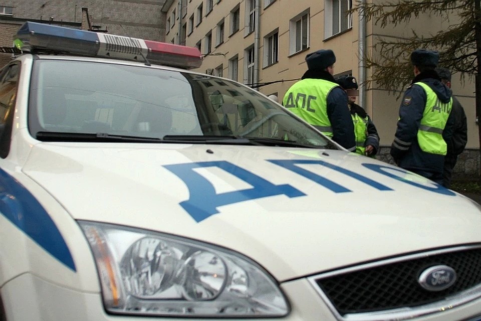 В несанкционированном лагере пострадали четыре правоохранителя
