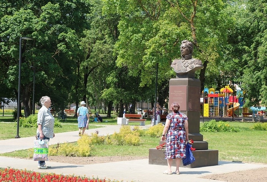 Бюст Михаила Кутузова стал четвертым памятником полководцу в столице региона. Фото: пресс-служба Смоленской областной Думы.