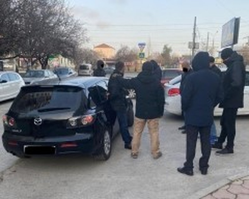 Адвоката обвиняют в мошенничестве: от посредника вечером 25 марта 2020 года он получил 500 тысяч рублей. Фото: официальный сайт Следкома Крыма.