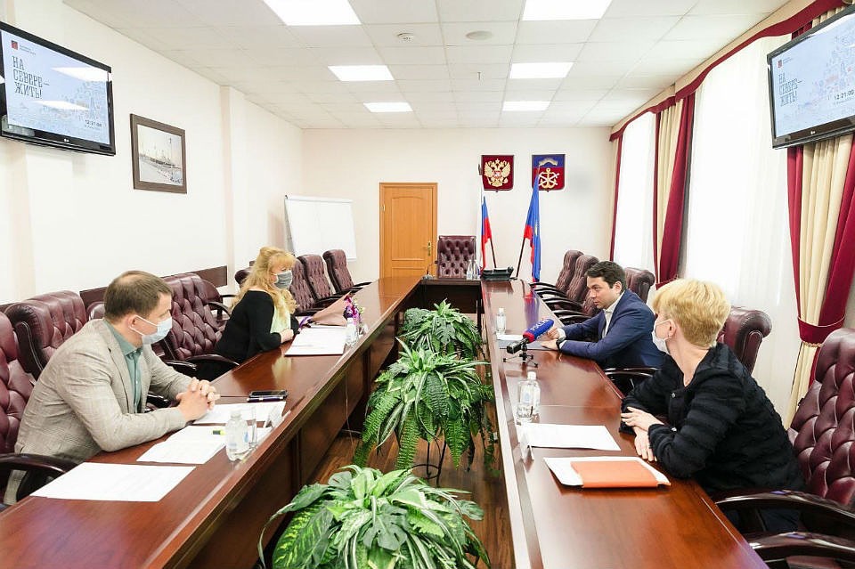 Глава профсоюза обратила внимание правительства Мурманской области на нехватку жилья для медработников. Фото: правительство Мурманской области