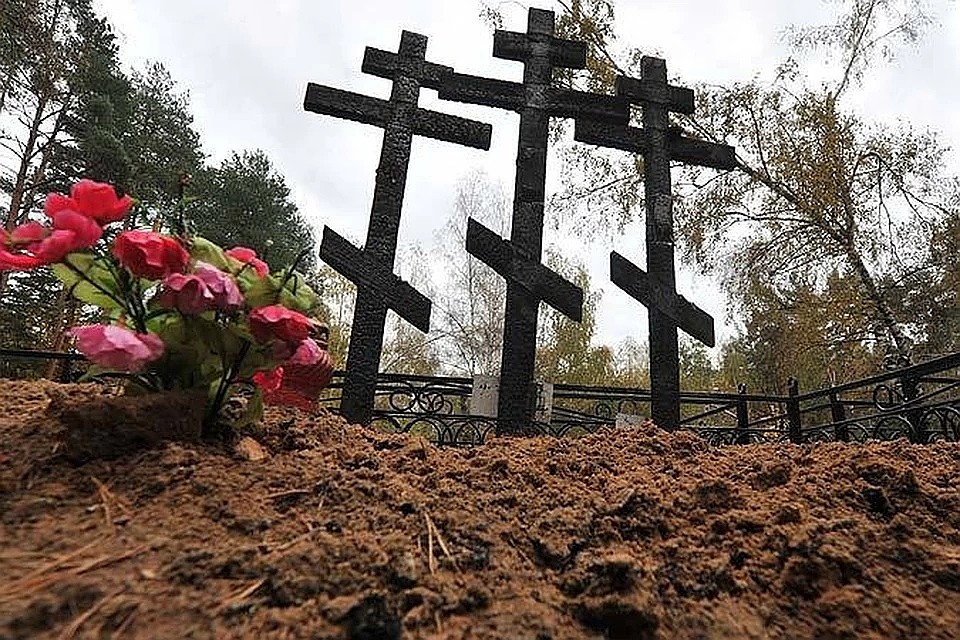 Напомним, что на территории кладбищ города запрещено оставлять запасы строительных материалов и демонтированные намогильные сооружения, а также элементы благоустройства