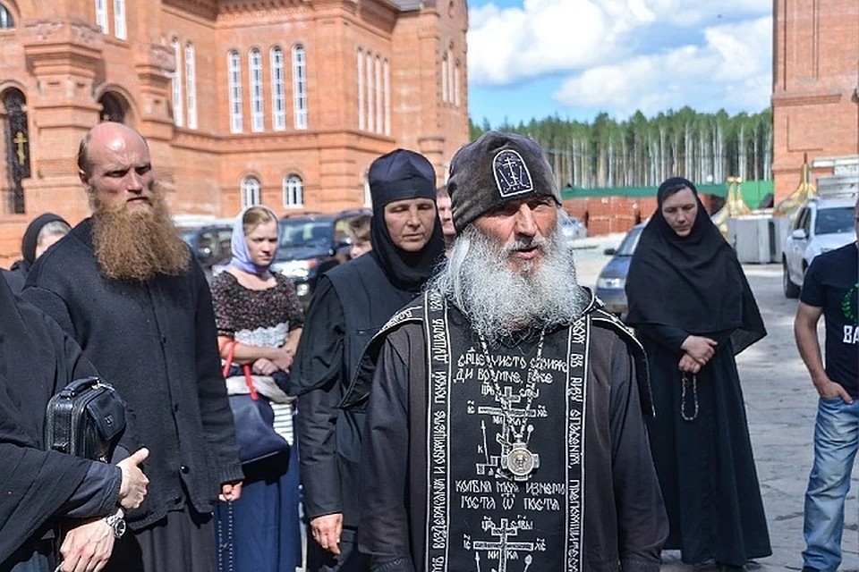 Отец Сергий не намерен общаться с Ксенией Собчак