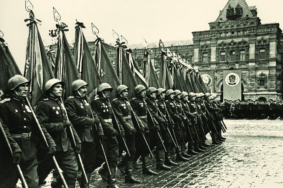 Первый Парад Победы в Москве прошел 24 июня в 1945 году. В нем участвовали не только солдаты, но и курсанты Суворовских училищ. Фото: архив ФСО