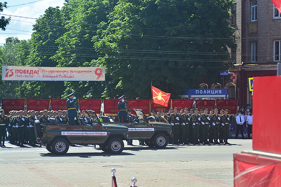 Парад принимал военный комиссар Брянской области Андрей Соломенцев.