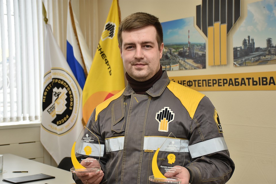 Ведущий инженер отдела технологического развития Дмитрий Макаров стал лучшим инноватором СНПЗ по итогам 2019 года. Фото: АО «СНПЗ»