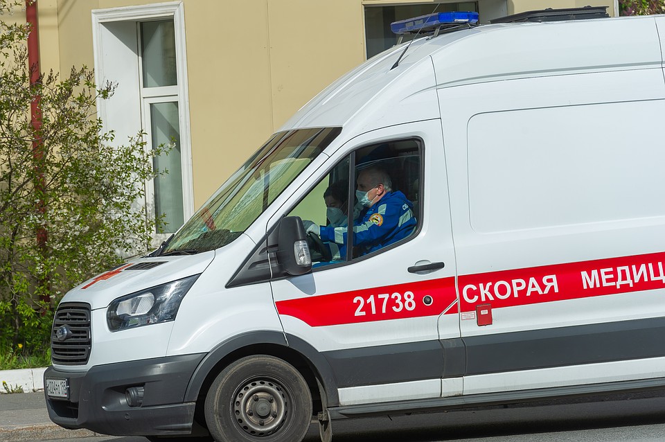 Фельдшер "Скорой помощи" Виктория Шутова поделилась историей о молодом парне, который подавился шашлыком и едва не умер из-за равнодушия окружающих.