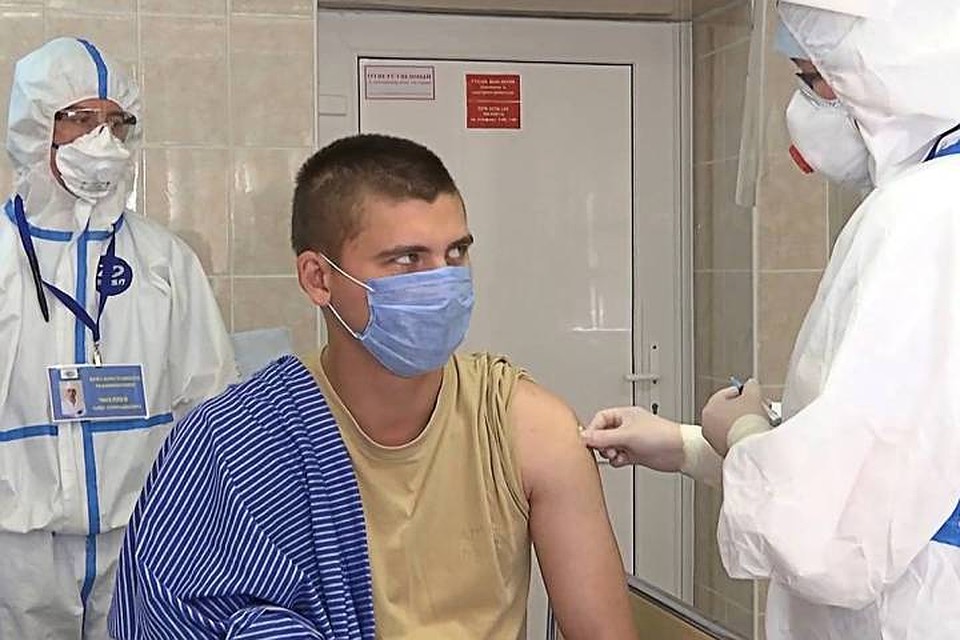 Добровольцы регулярно проходят медицинский осмотр