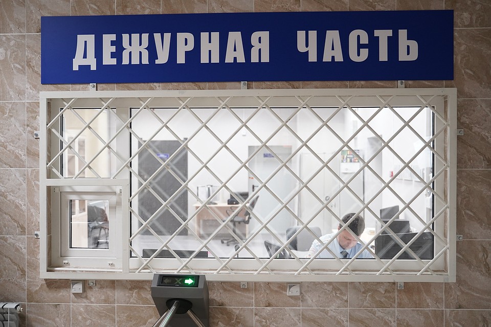 Чтобы узнать, что случилось с людьми, соседям пришлось вызывать спасателей и полицию