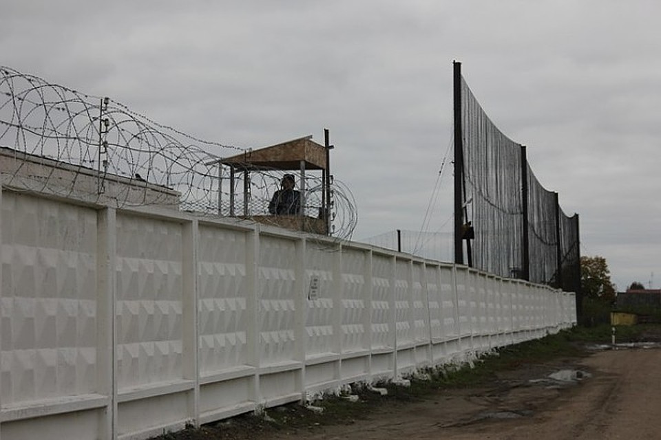 Тоннель вышел за территорию последнего охранного периметра колонии.