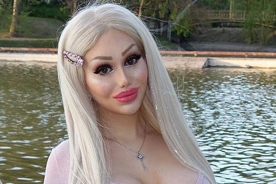 Девушка-барби. Фото - инстаграм baedollbarbie