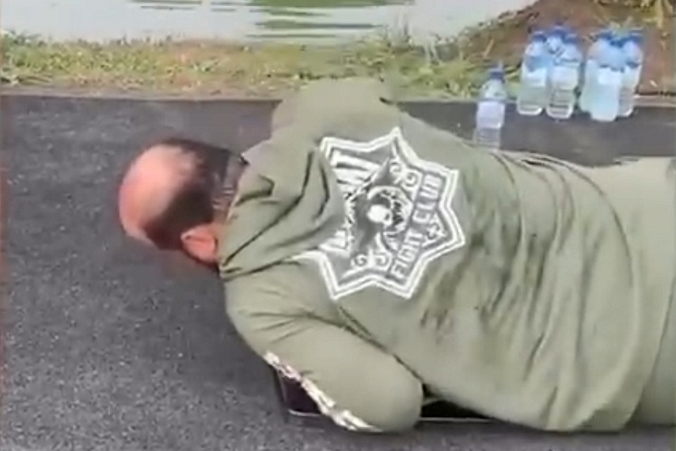 Фото: кадр видео, опубликованного Рамзаном Кадыровым