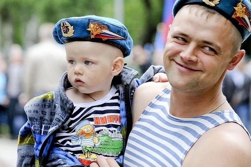 Два десантника.