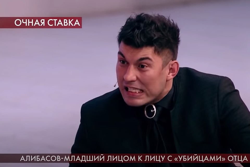 Сын продюсера Бари Алибасов-младший на съемках различных телешоу раз за разом устраивает перфомансы, переходящие в смешанные единоборства.