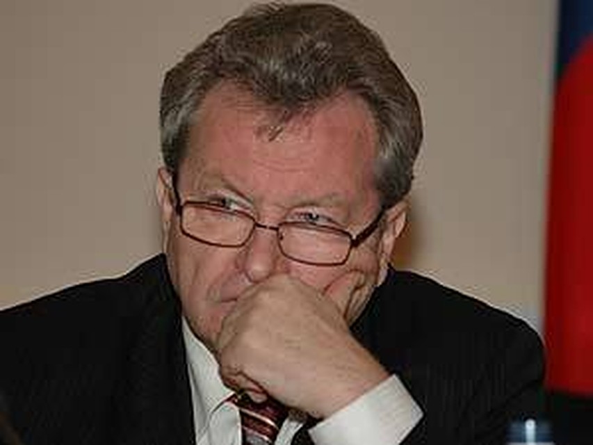Владимир Александрович сам сложил с себя полномочия, не дожидаясь решения депутатов