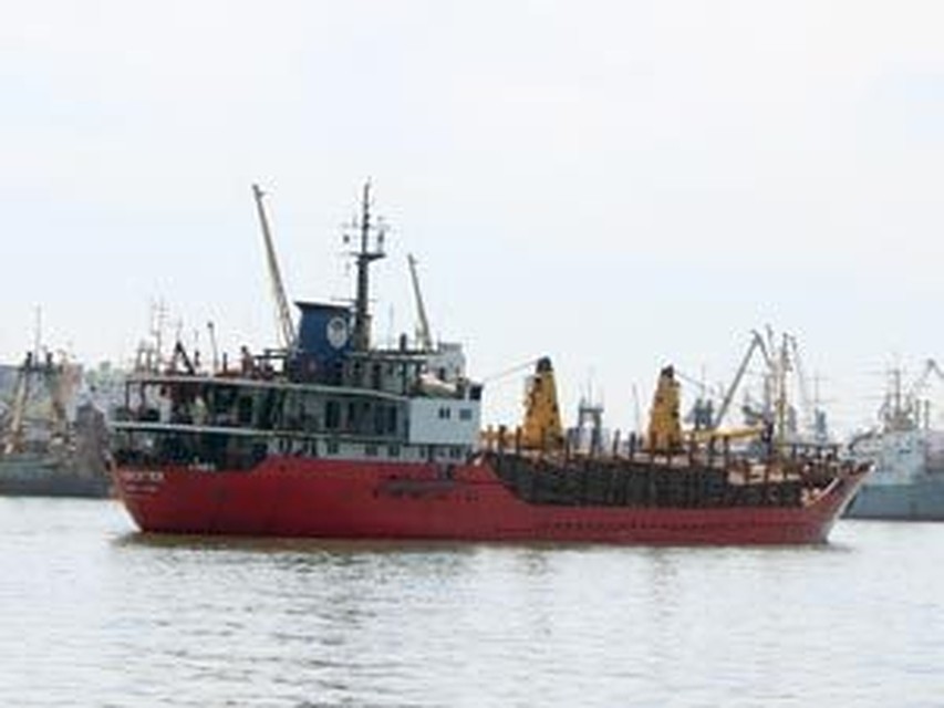 Капитан сейнера просто не заметил подводную лодку