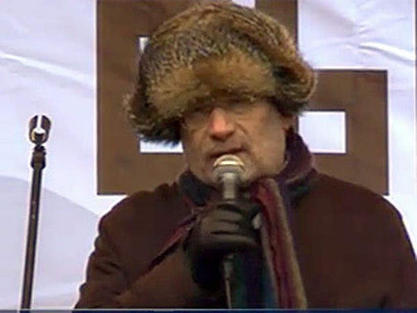 Акунин предложил назвать движение "Честная Россия"