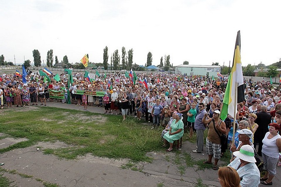 На митинг против добычи никеля пришел почти весь город.