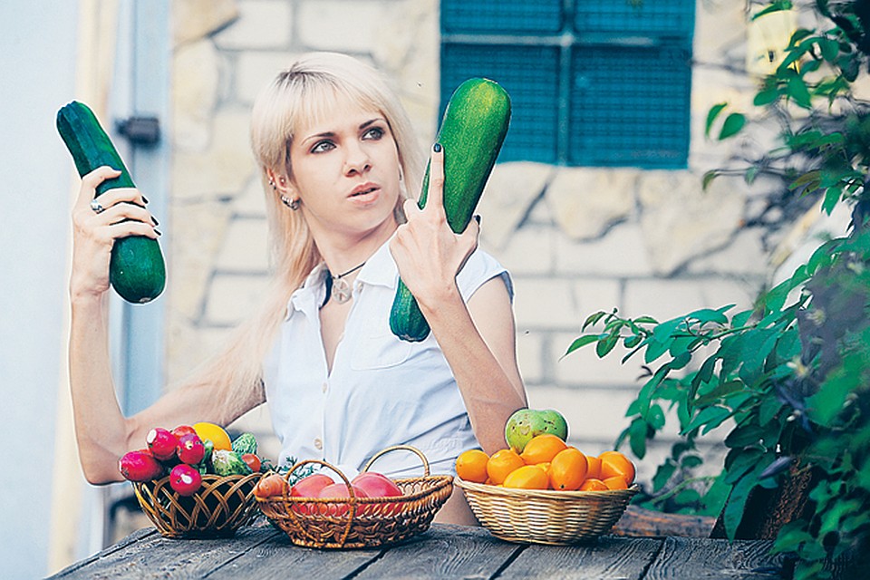 Может, вегетарианцы, отказываясь от мясных блюд, скрывают свое отвращение к чувственности?