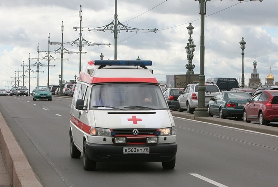 Школьницу увезли в детскую больницу в тяжелом состоянии.