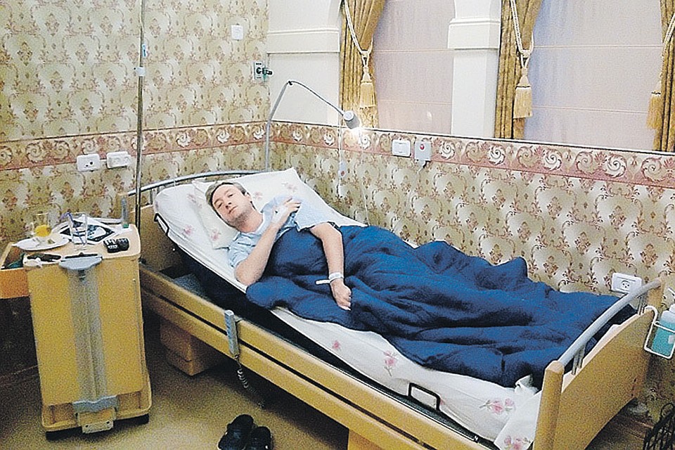 Это фото сделано еще в клинике. Видно, что Жене непросто, но он не падает духом.