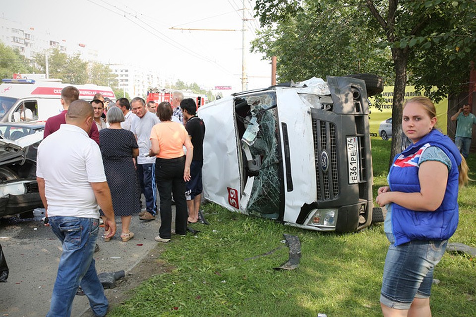В Челябинске после аварии с маршруткой водитель «Порше» скрутил номера