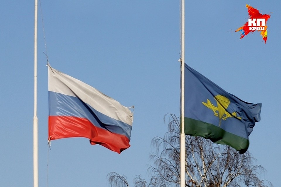 В среду флаги над училищем были приспущены в знак траура.