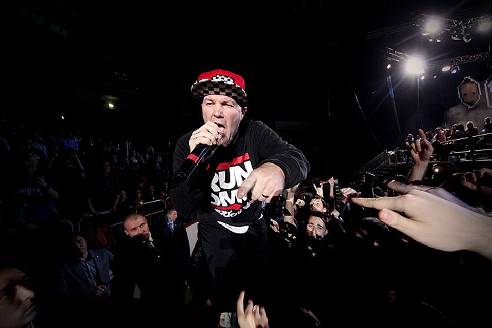 Фред Дёрст из группы Limp Bizkit выступил в одежде челябинского поклонника