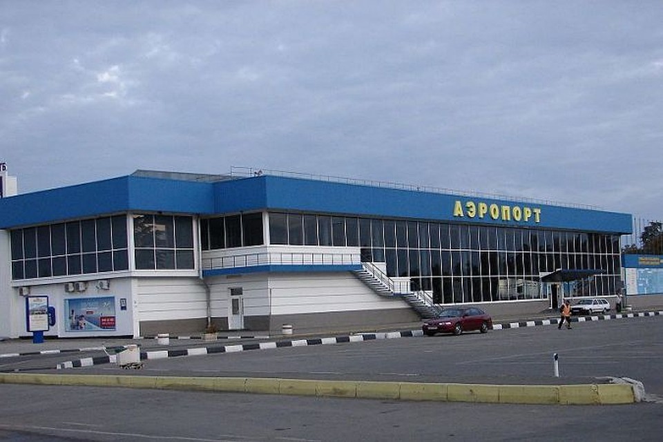 Вооруженные люди покинули аэропорт Симферополя