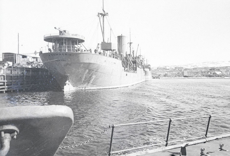 Англо-американские суда в мурманском порту. 1942 год.