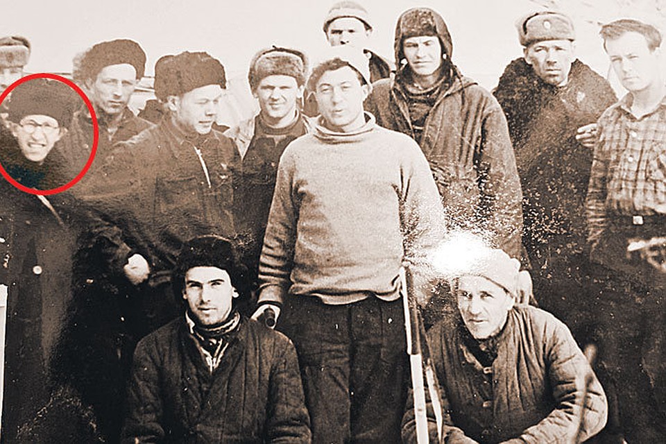 Среди ночи ребята почему-то разрезали палатку и срочно ее покинули полуодетыми и необутыми. Что выгнало людей на погибель, так и осталось неясно