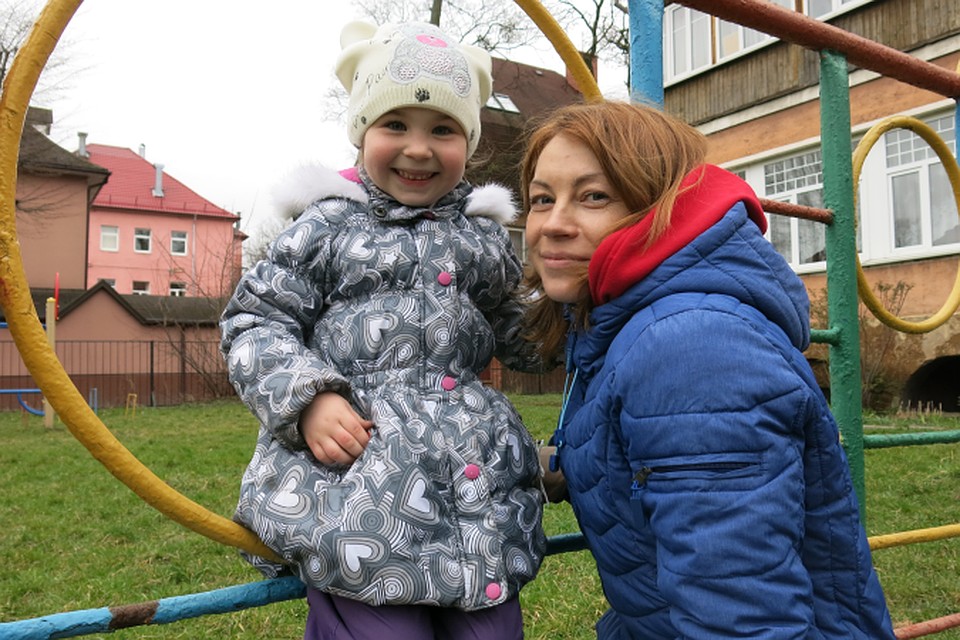 Свои медали Инга посвятила пятилетней дочурке.