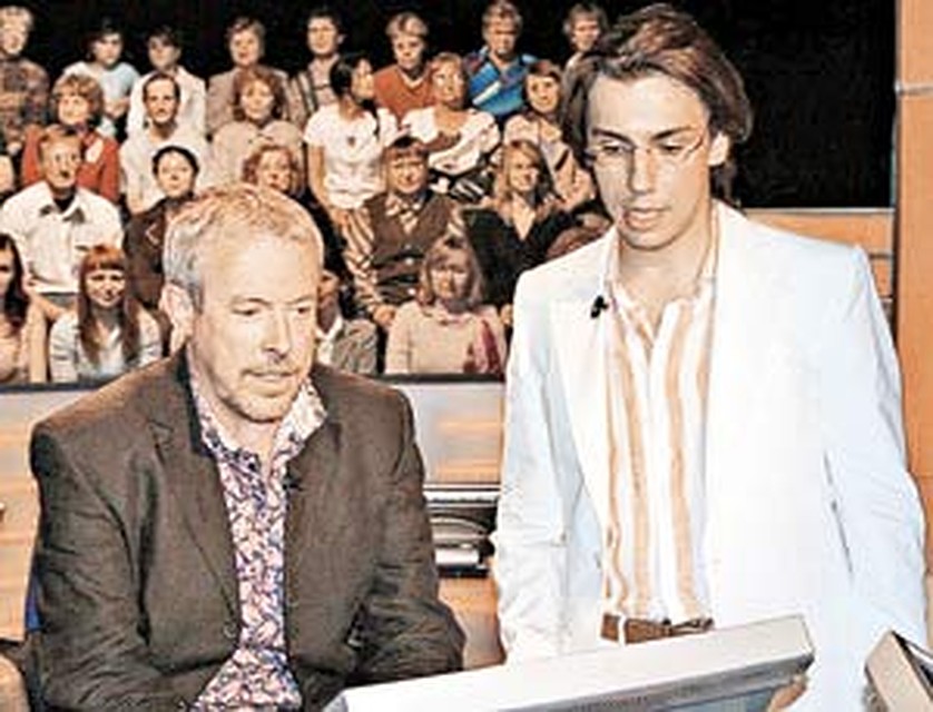 Андрей Макаревич пытается выиграть у Максима Галкина хоть какую-нибудь часть от миллиона.