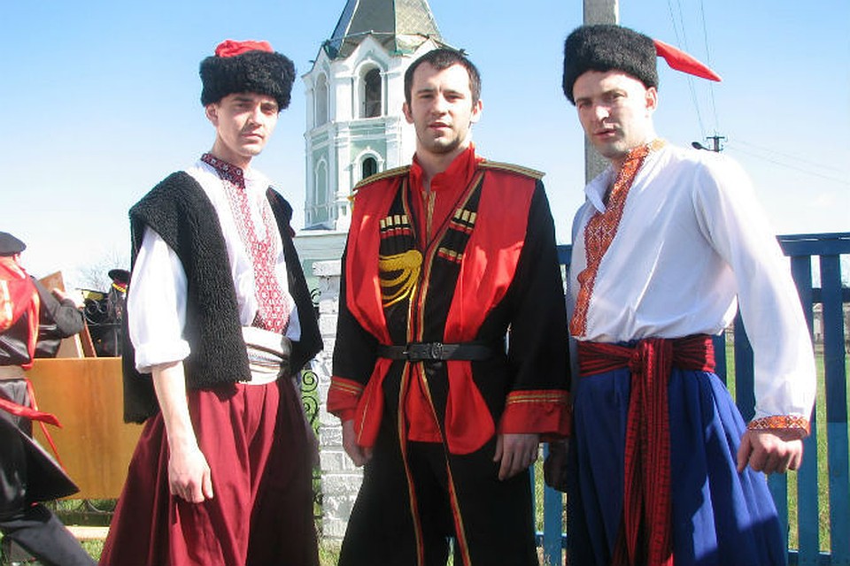 Николай Леонов (в центре) состоял в казачестве