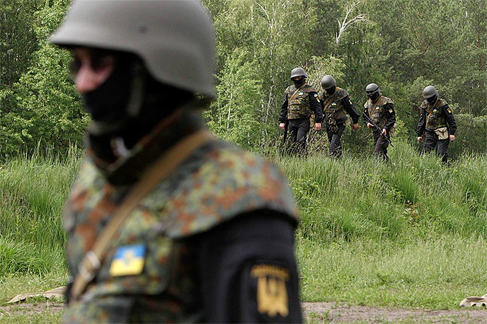 Минобороны Украины официально заявило, что ополченцы сбили вертолеты.