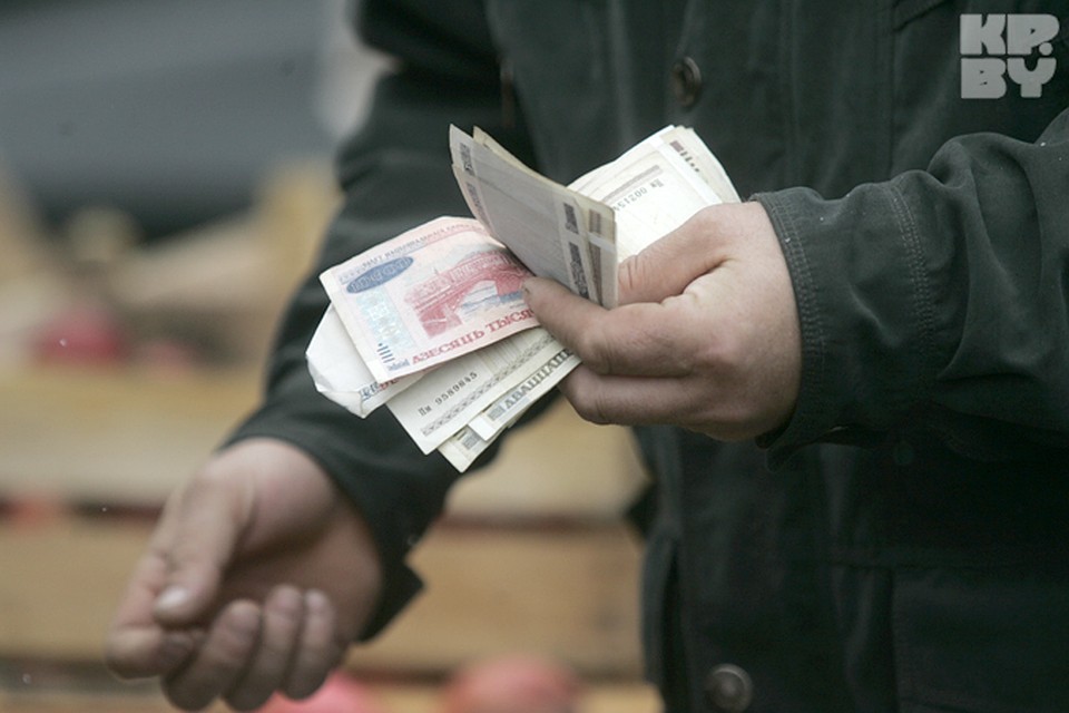 Каждый второй белорус получает зарплату меньшую, чем средняя по стране.