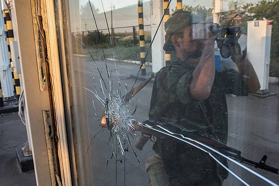 Фотокор «КП»: Украинские военные вновь предприняли попытку взять штурмом пост Изварино