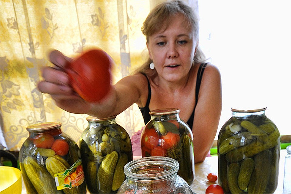 Соленья и варенья из своих ягод и овощей - это, конечно, замечательно, Но не стоит забывать о том, что они могут навредить здоровью