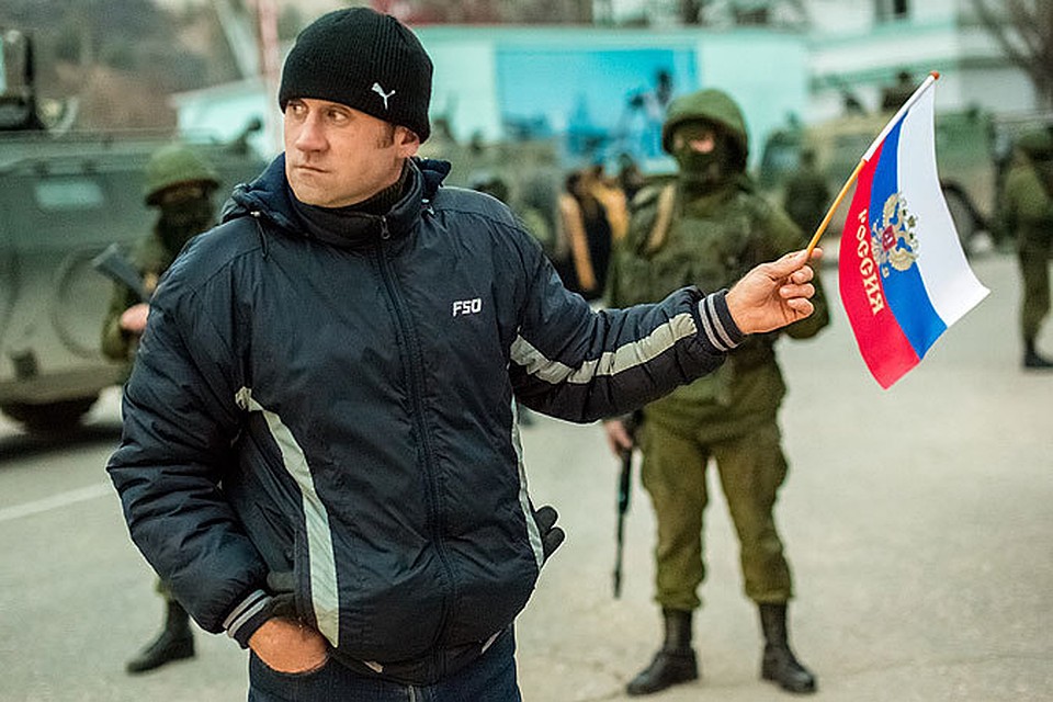 Сторонники присоединения Крыма будут усматривать в выражении «вежливые люди» положительную коннотацию, а противники - негативную.