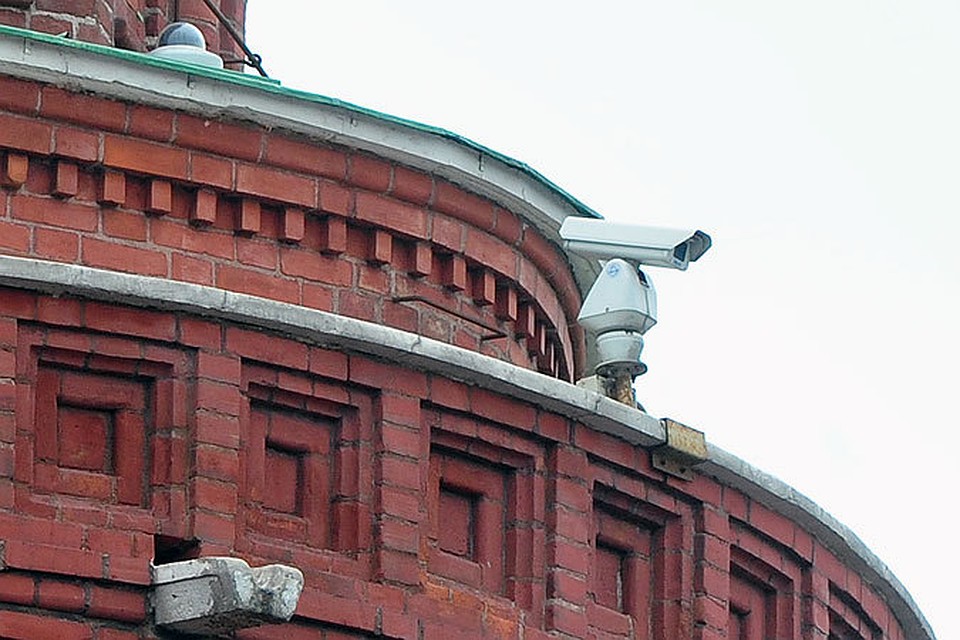 Мы осмотрели все камеры на мосту и вокруг. Их много.