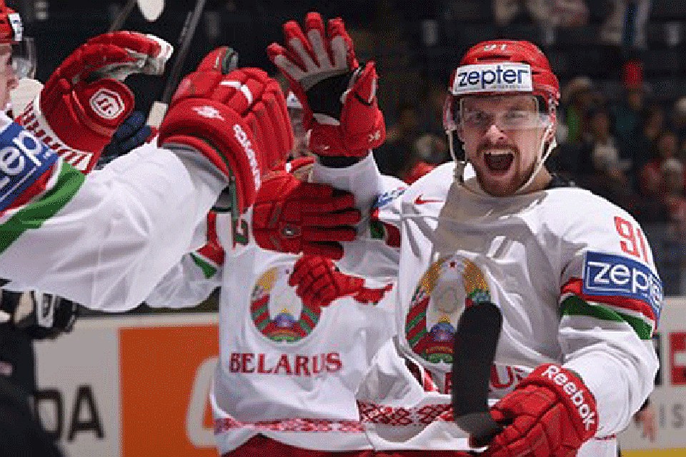 Артур Гаврус празднует гол в ворота американцев! Фото: iihf.com