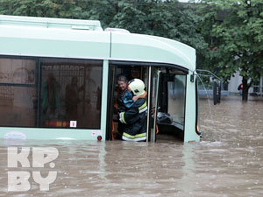 Минск затопило, да так что людей эвакуировали водолазы и спасатели