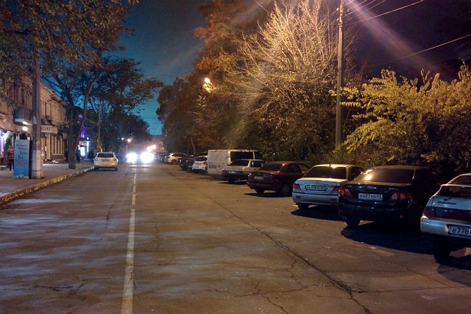 Мзду взимают на улице Серова в Симферополе