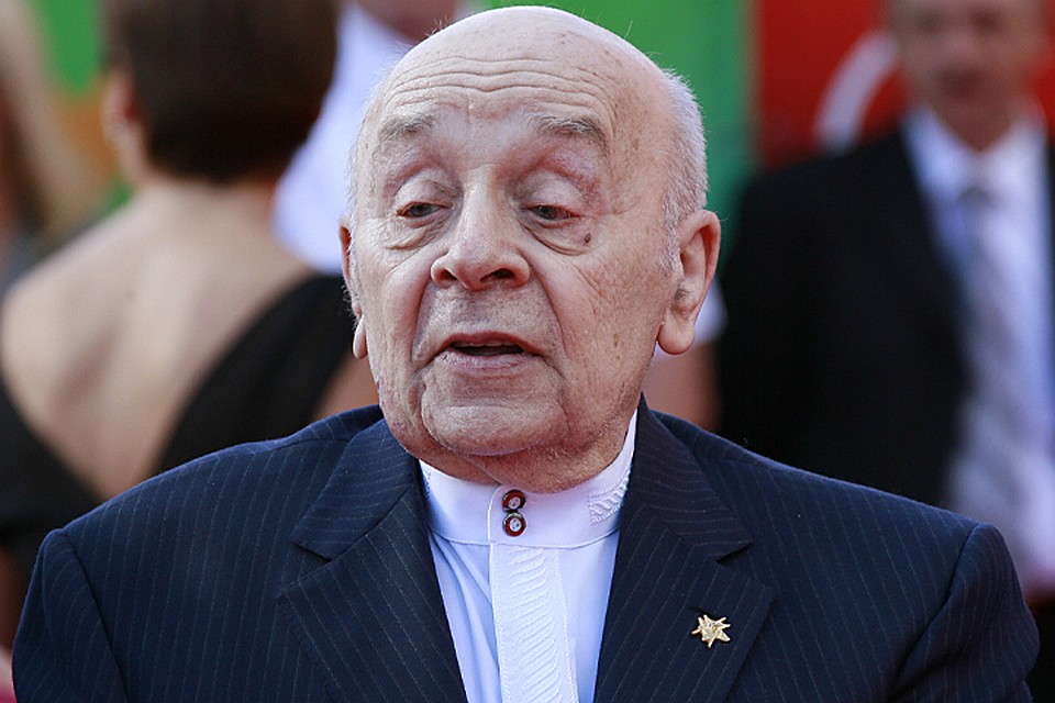 Актер просто порезал палец, и сам обратился к врачам, которые и оказали ему первую медицинскую помощь