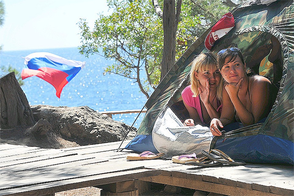 В Крыму в 2015 году отдохнули больше 4 миллионов туристов. А в этом году власти полуострова рассчитывют принять аж 7 миллионов отпускников.