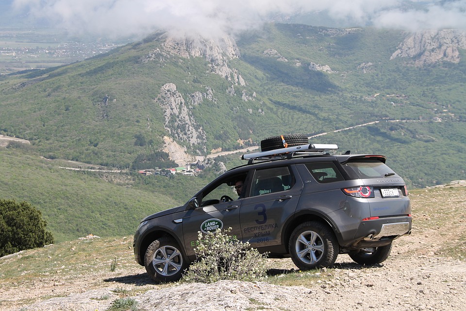 Оказалось, что Discovery Sport способен скакать по горам. Фото Владимира Гаврилова