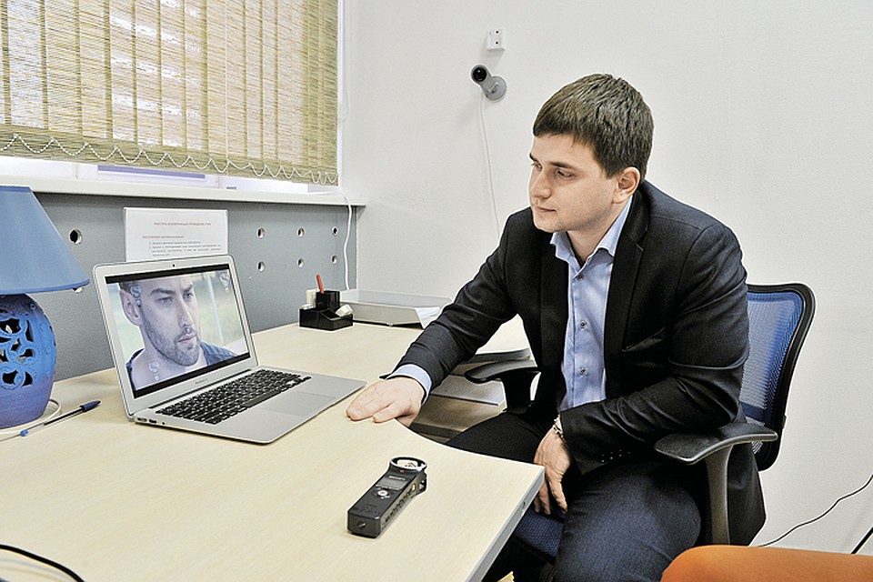 Илья Степанов тщательно изучил доступное в Сети видео с участием героев новостей.