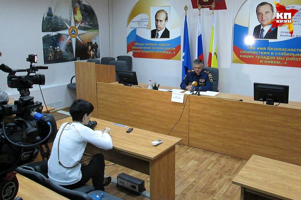На вопросы журналистов ответил ВРИО начальника регионального МЧС Магомет Дарсигов.